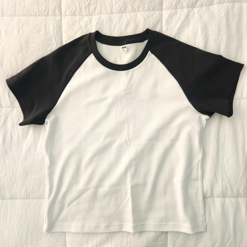 Uniqlo Black and White Crew Neck Tee